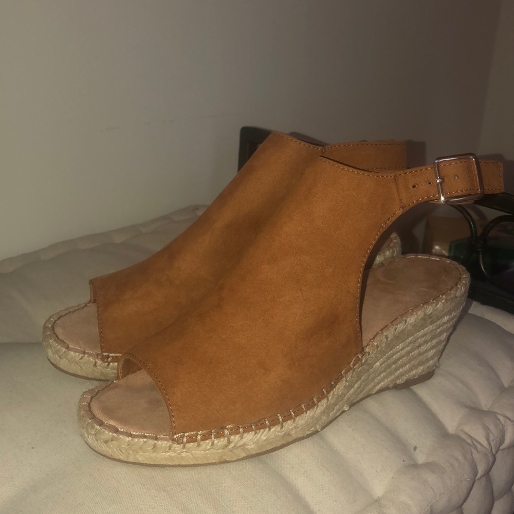 Gap tan sandals